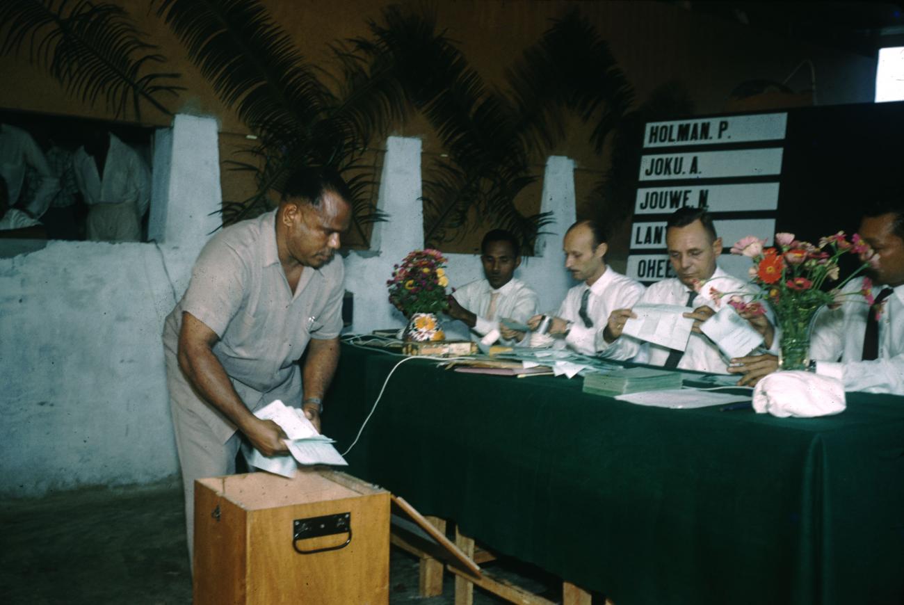 BD/209/7127 -
Verkiezingen Nieuw Guinea Raad