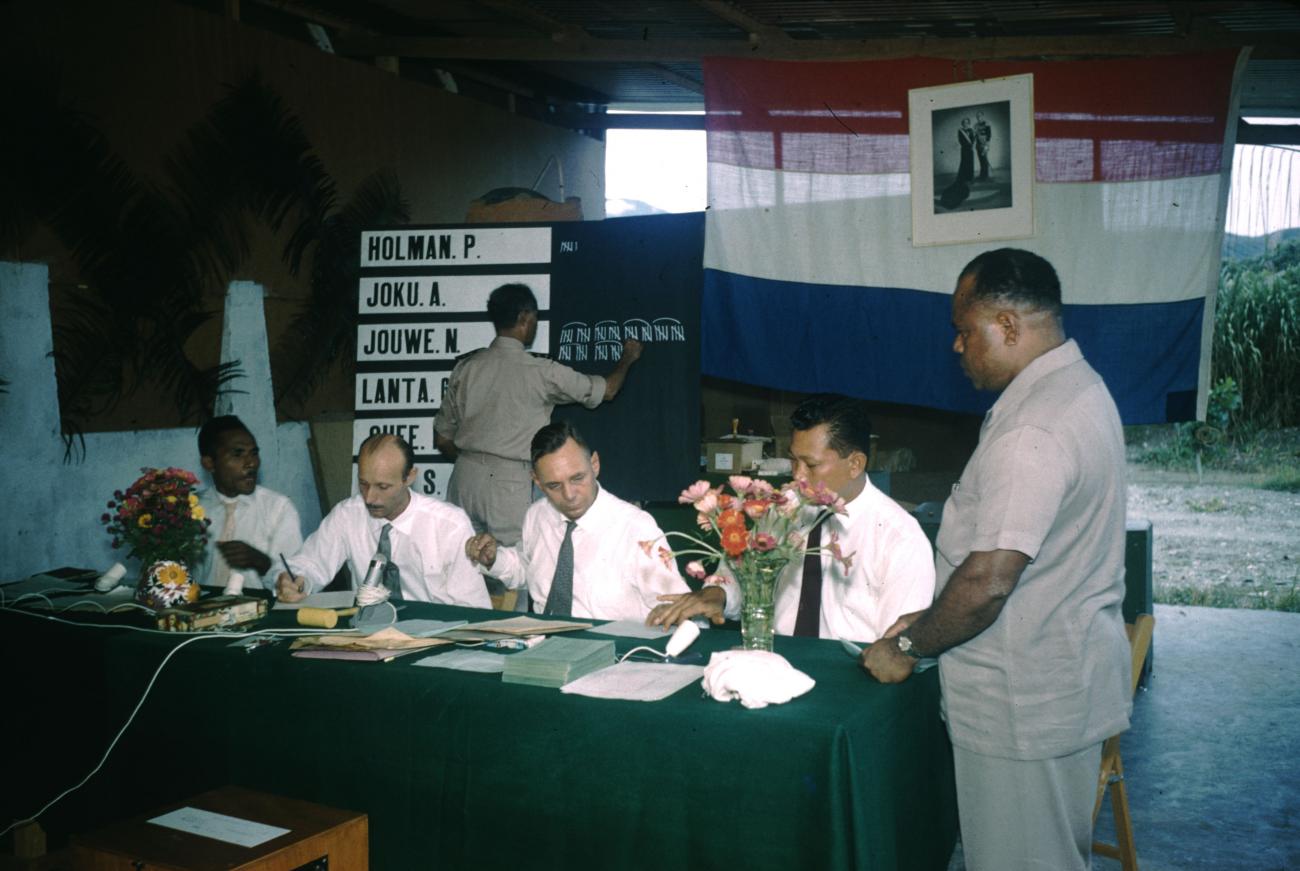 BD/209/7131 -
Verkiezingen Nieuw Guinea Raad