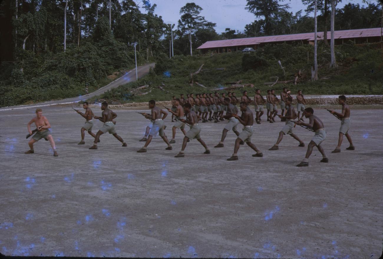 BD/209/9133 -
Opleidingskamp Papoea Vrijwilligers Korps te Manokwari