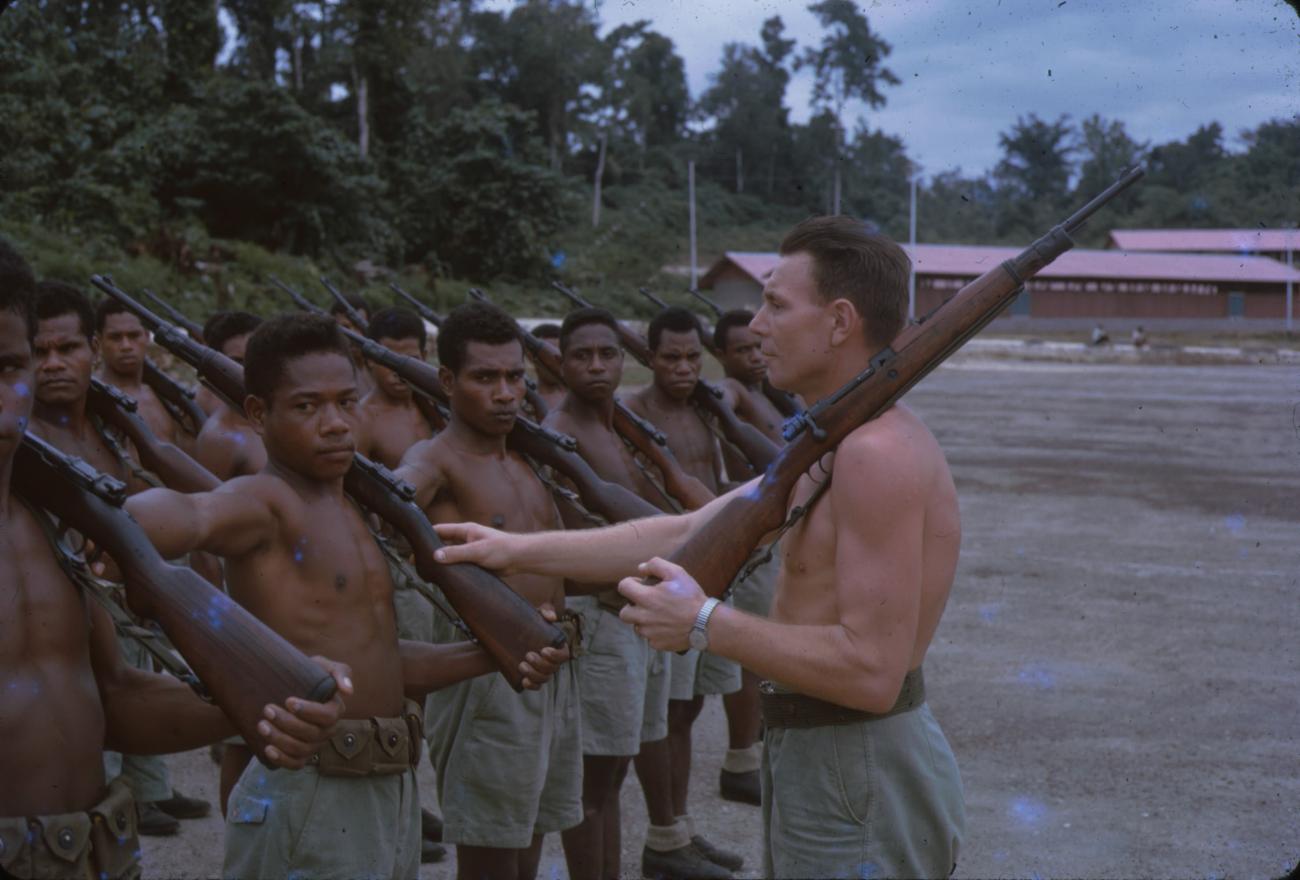 BD/209/9136 -
Opleidingskamp Papoea Vrijwilligers Korps te Manokwari