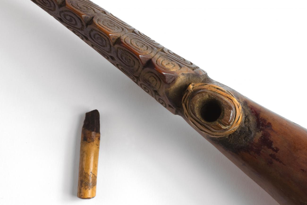 EA/279/2 - 
smoking pipe
