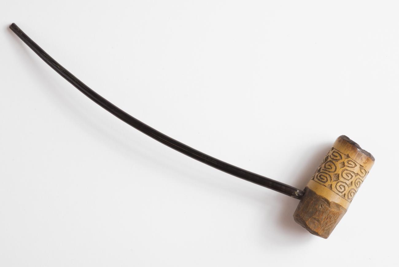 EA/279/3 - 
smoking pipe
