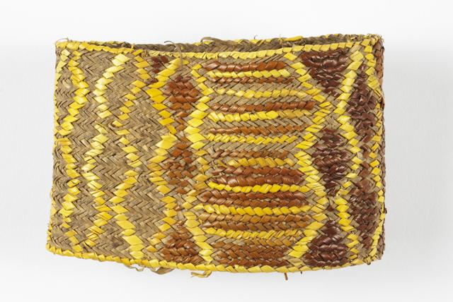 EA/86/2 - 
armband
