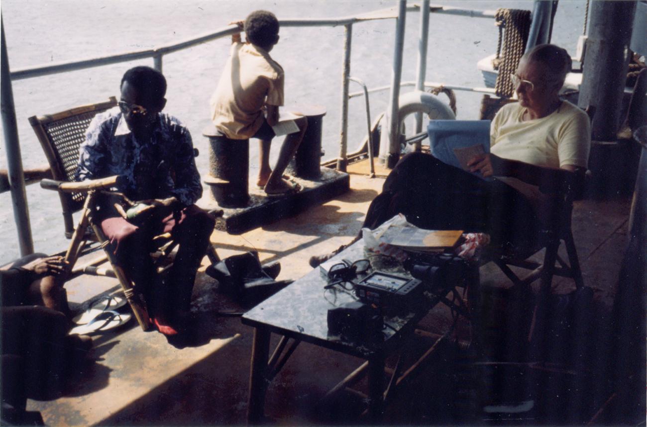 BD/309/67 -
Dorp Teminabuan, schip op rivier
