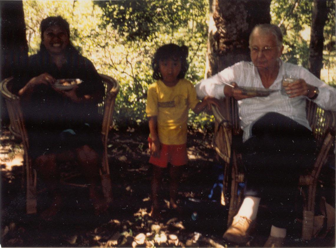 BD/309/94 -
Dorp Bogor, aan de maaltijd. Niet publiceren, niet in Nieuw Guinea