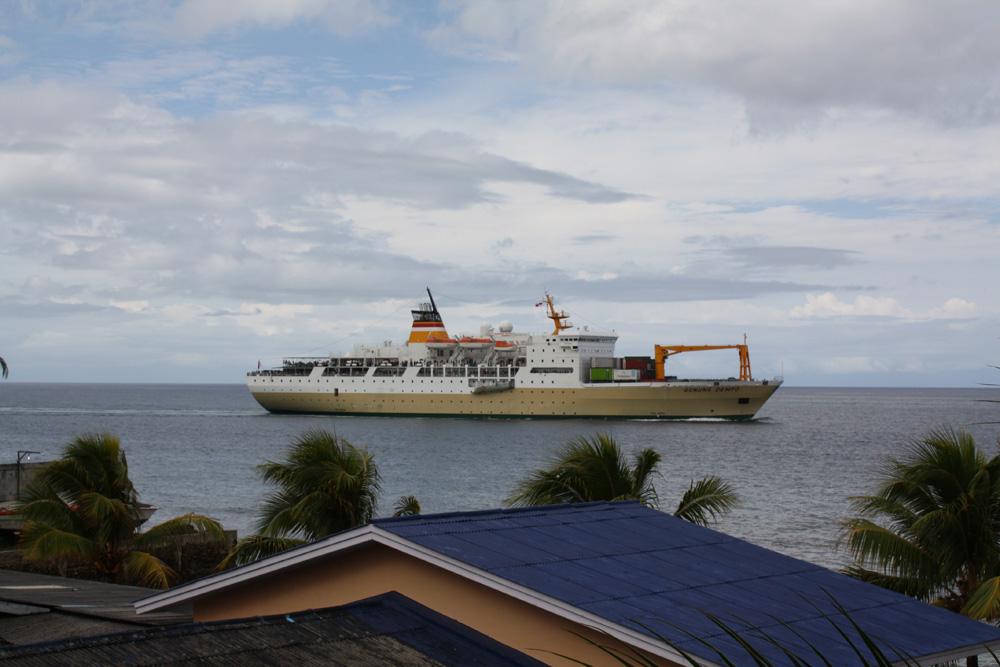 BD/153/96 - 
Veerboot in Biak
