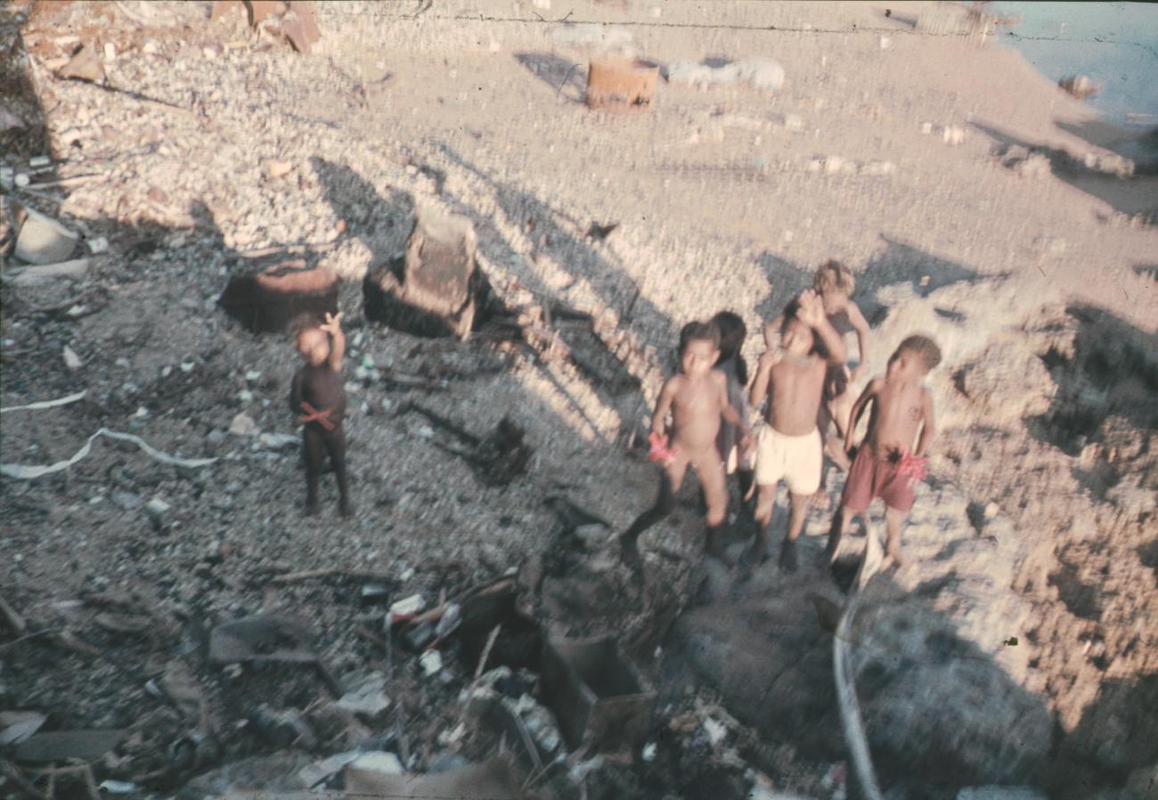 BD/144/131 - 
Groepsfoto kinderen vanuit lucht
