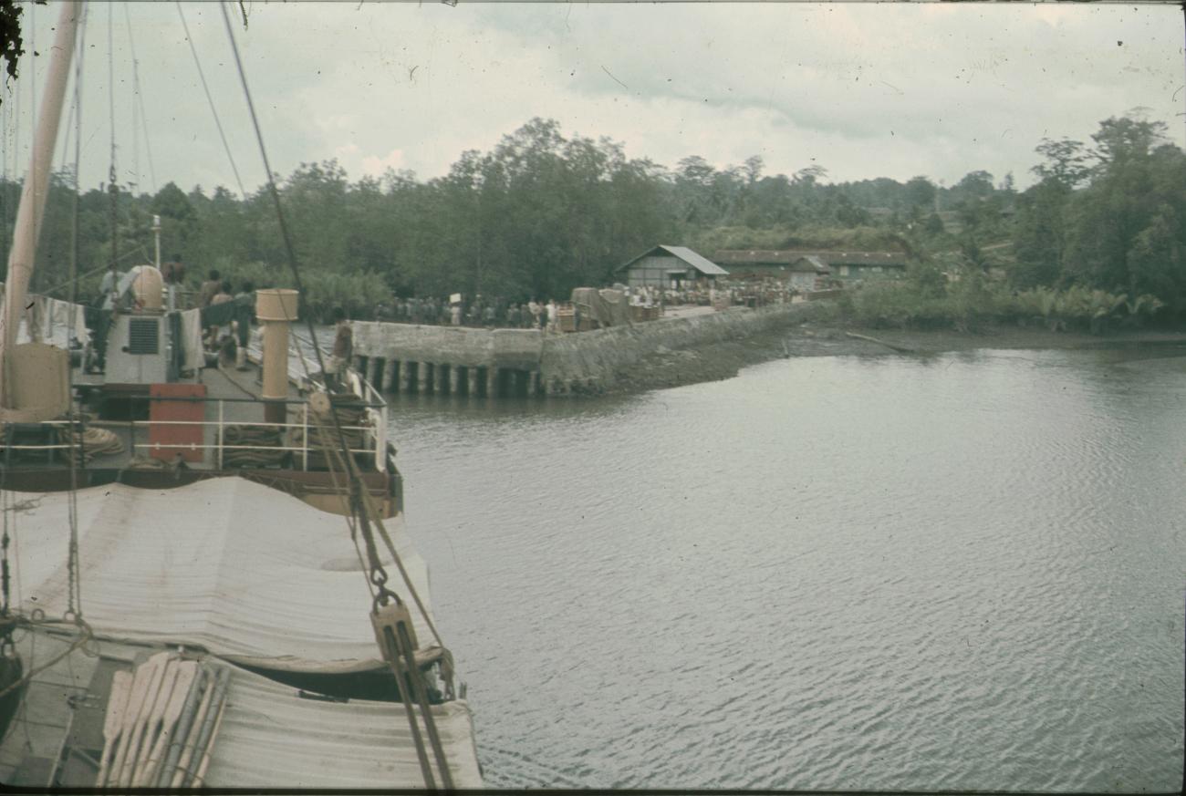 BD/144/44 -
Schip dat haven binnenvaart