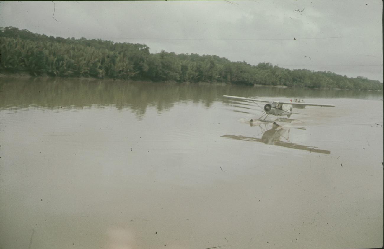 BD/144/620 -
Watervliegtuig Beaver op de rivier