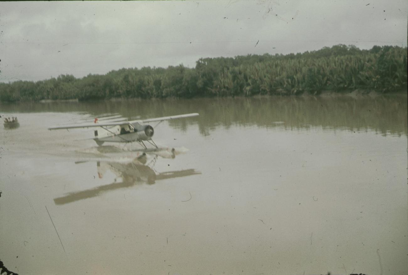 BD/144/621 -
Watervliegtuig Beaver op de rivier
