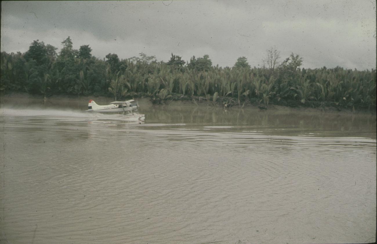 BD/144/627 -
Watervliegtuig Beaver op de rivier
