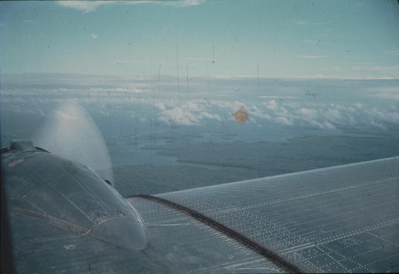 BD/144/647 -
Foto genomen uit vliegtuig