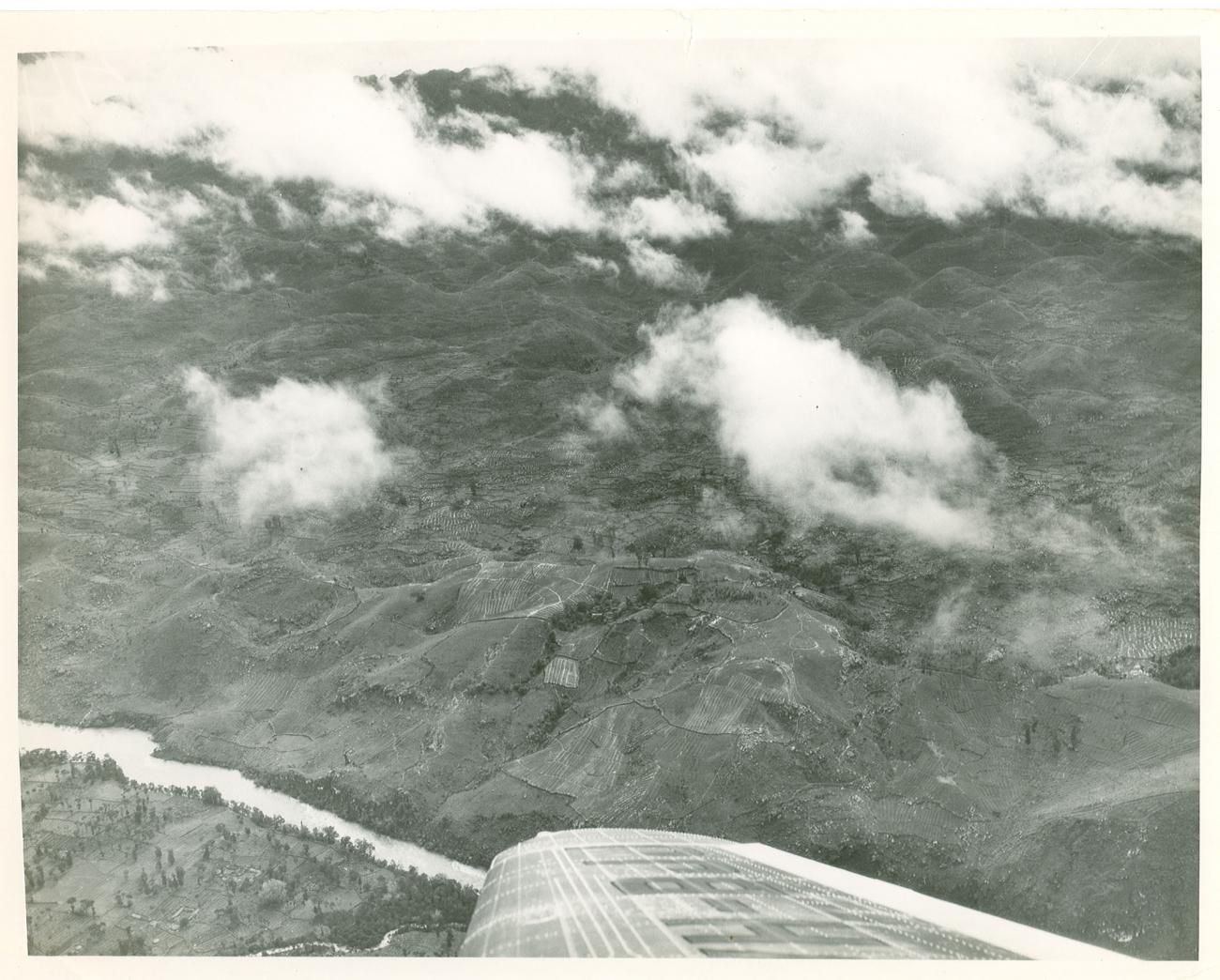 BD/23/5 -
Luchtfoto van terrastuinen in berglandschap