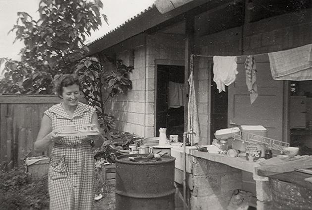 BD/256/5 -
Vrouw in rouwkledij