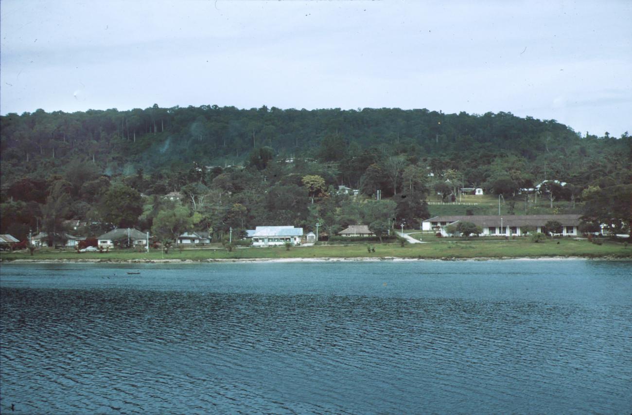BD/279/67 -
Centraal kantoor en societeit Manokwari