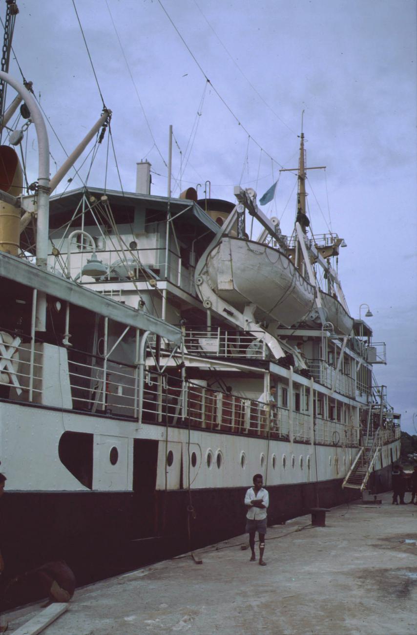 BD/279/76 -
Ms Kaloekoe in Biak