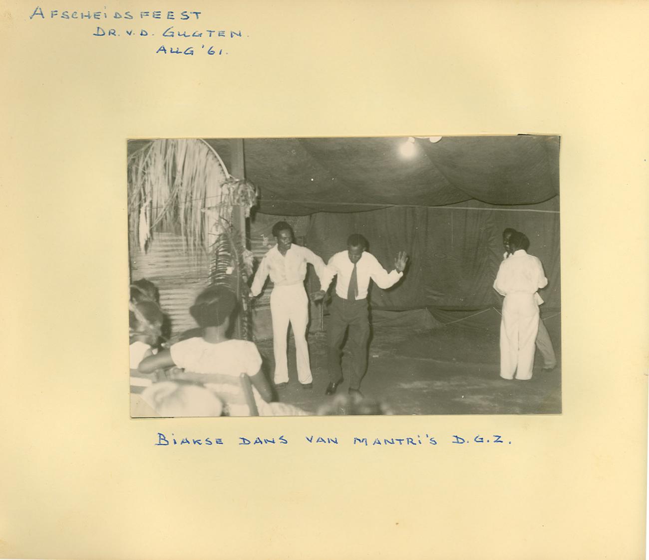 BD/83/62 - 
Farewell party for a Dutch physician of the Sarmi hospital: Biak dance by mantris (nurses)
