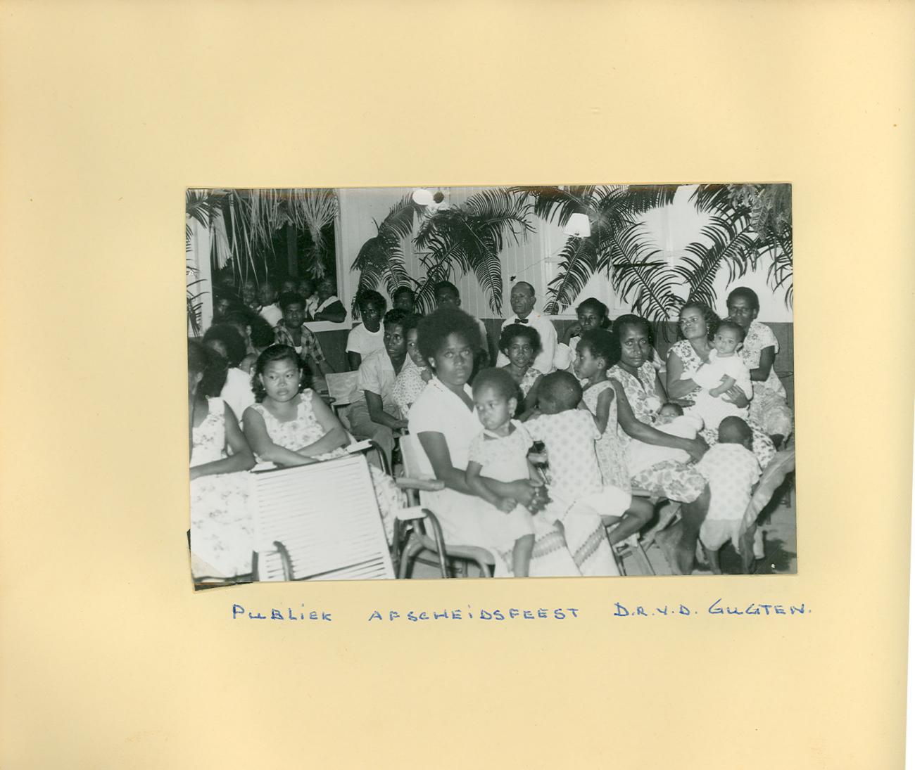 BD/83/64 - 
Public farewell party for a Dutch physician of the Sarmi hospital
