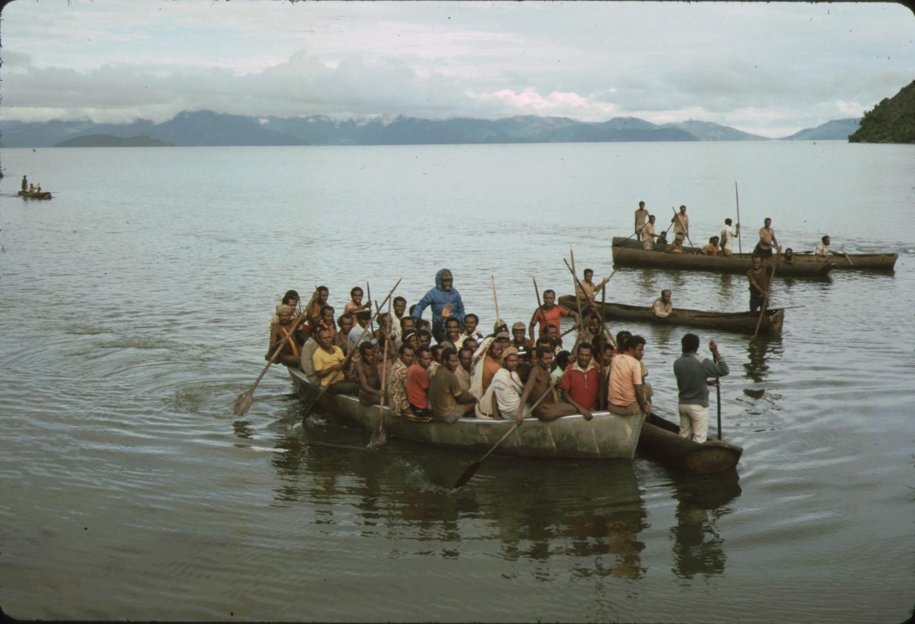 BD/132/215 -
groep mannen in een boot