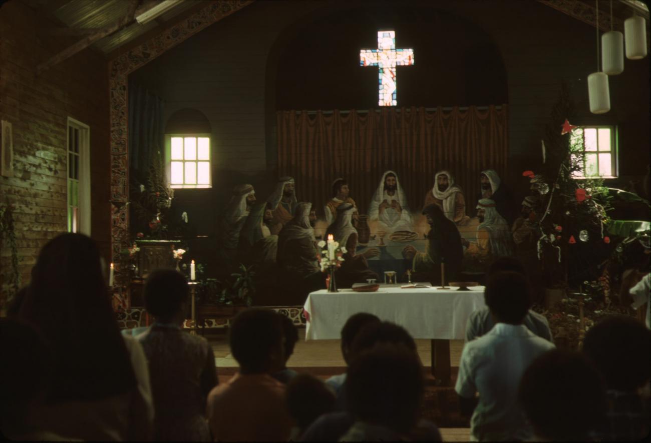 BD/132/43 - 
groepsfoto van mensen in de kerk
