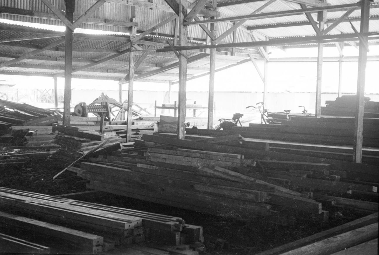 BD/133/1110 - 
Opslag van hout
