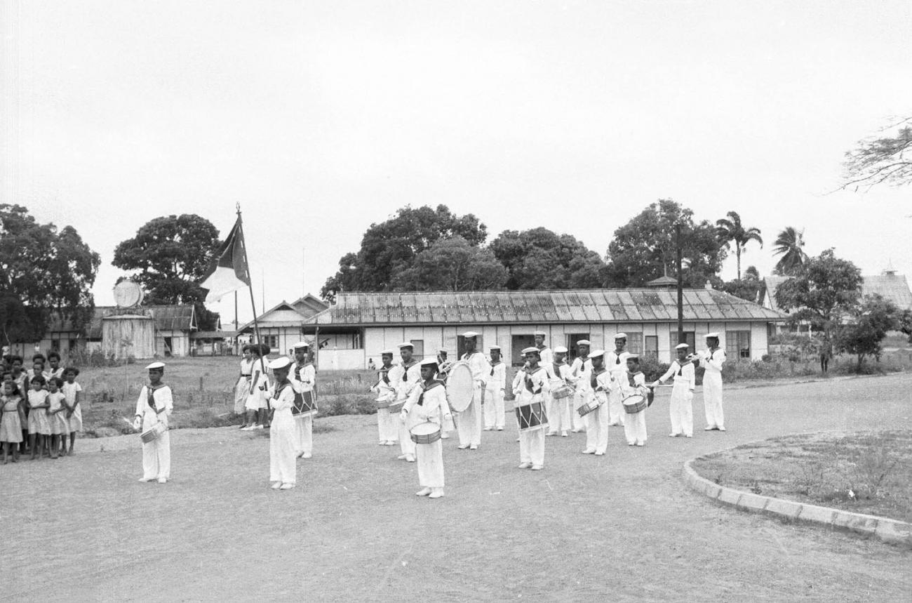 BD/133/16 - 
Musical welcome in honor of the Resident
