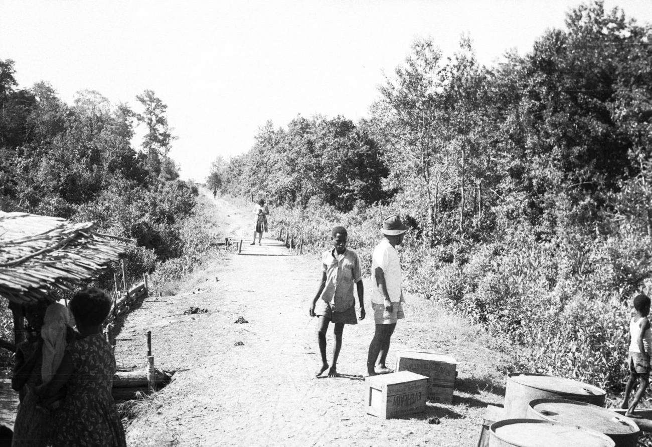 BD/133/189 - 
De weg naar de kleine haven
