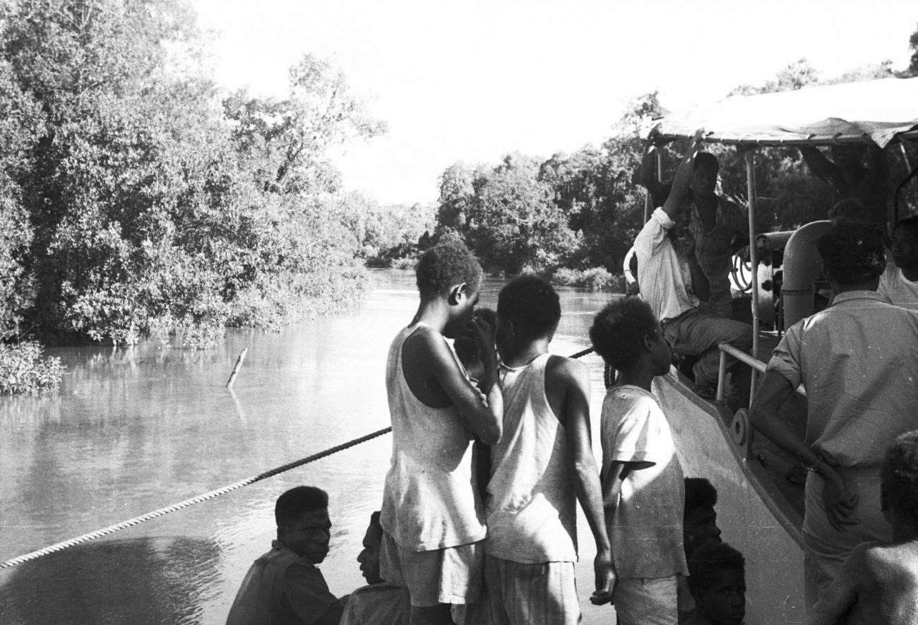 BD/133/201 - 
Boot op de rivier
