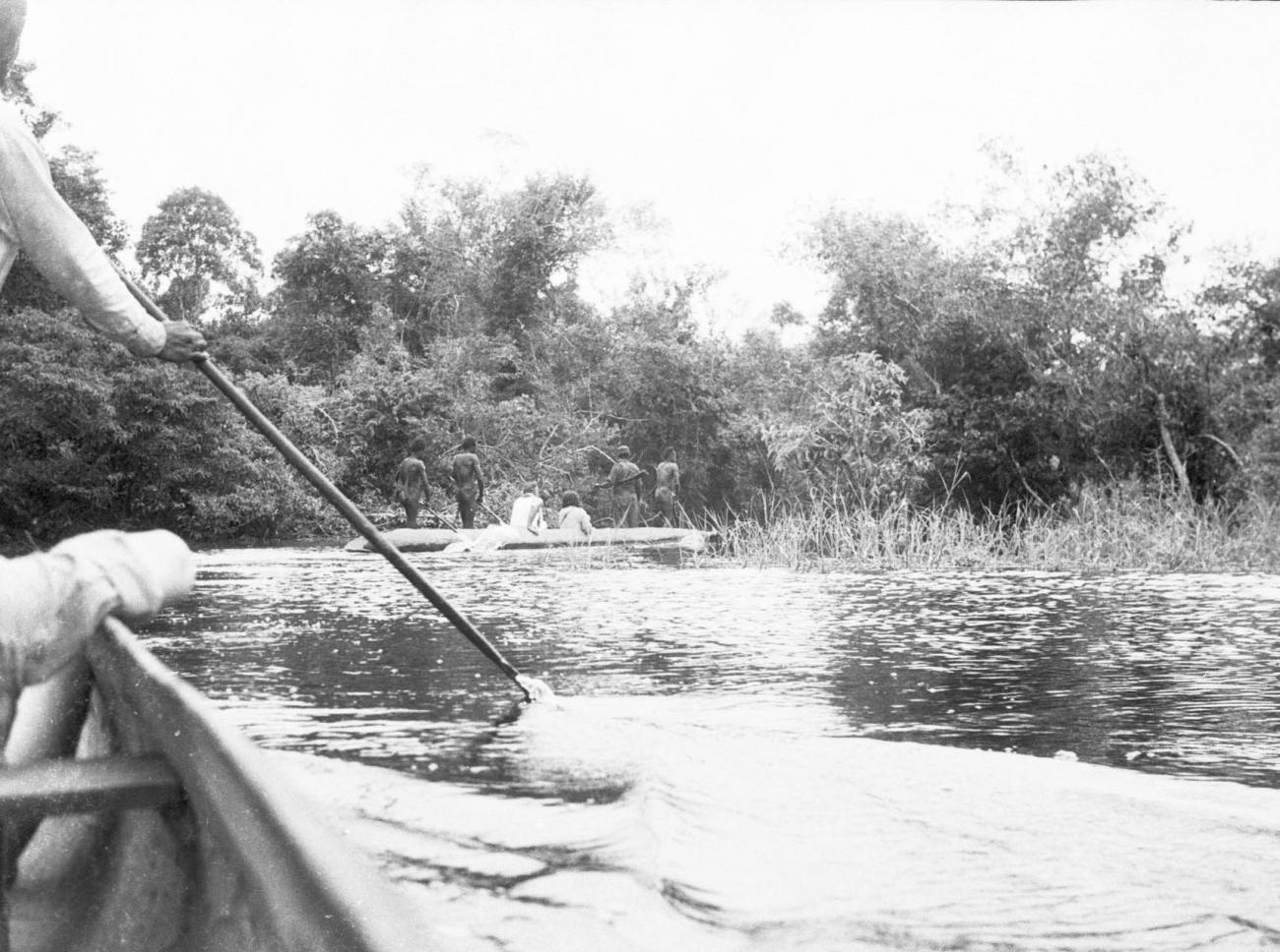 BD/133/234 - 
Prauw op de rivier
