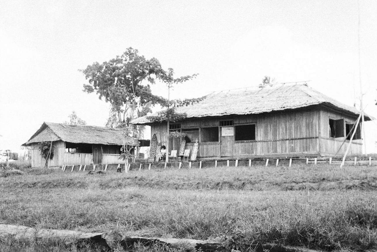 BD/133/287 -
Twee huizen van de nederzetting