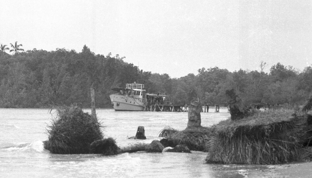 BD/133/396 -
Boot aan aanlegsteiger