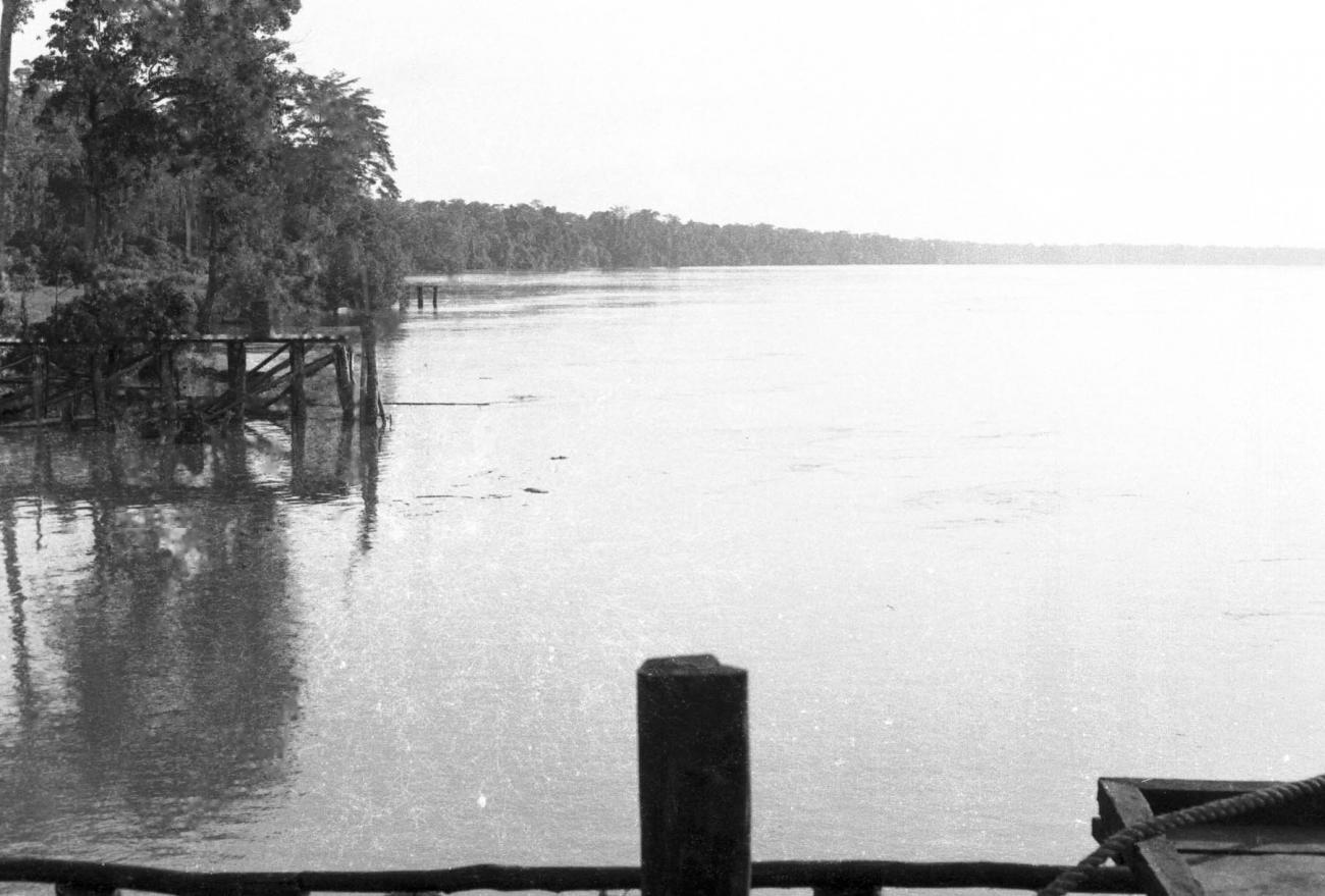BD/133/450 -
Landschapsopname van de rivier