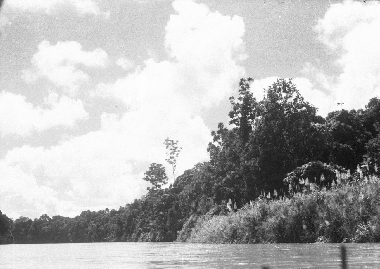 BD/133/574 -
De rivier met haar oever