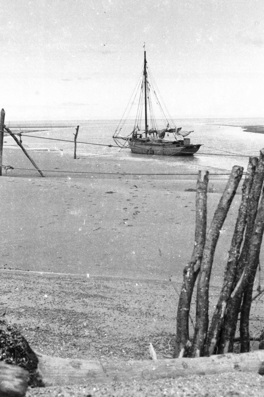 BD/133/935 - 
Drooggevallen zeilschip
