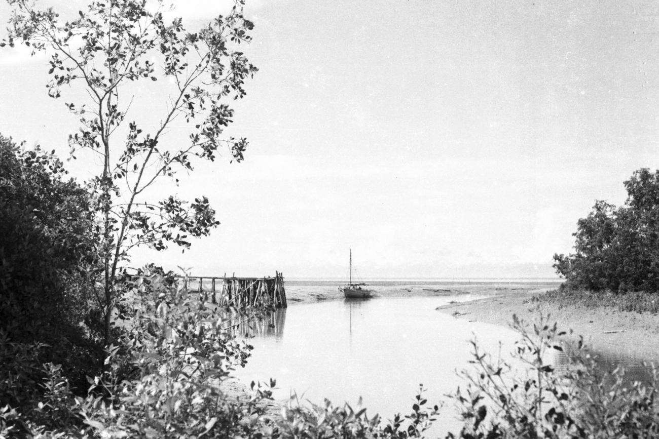 BD/133/939 -
Kustlandschap met getijdekreek en zeilschip