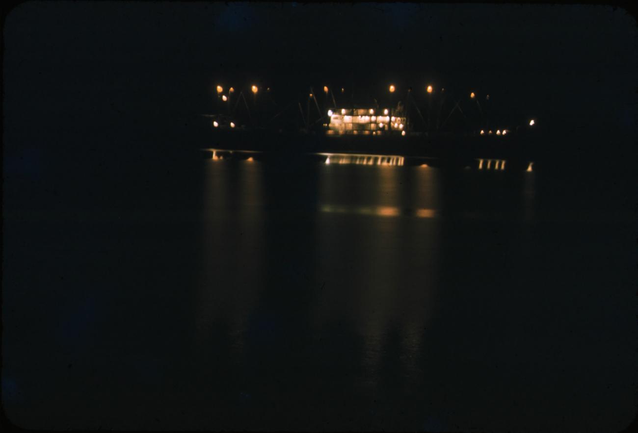BD/145/1 - 
Dubbel: zie 285: Boot in haven

