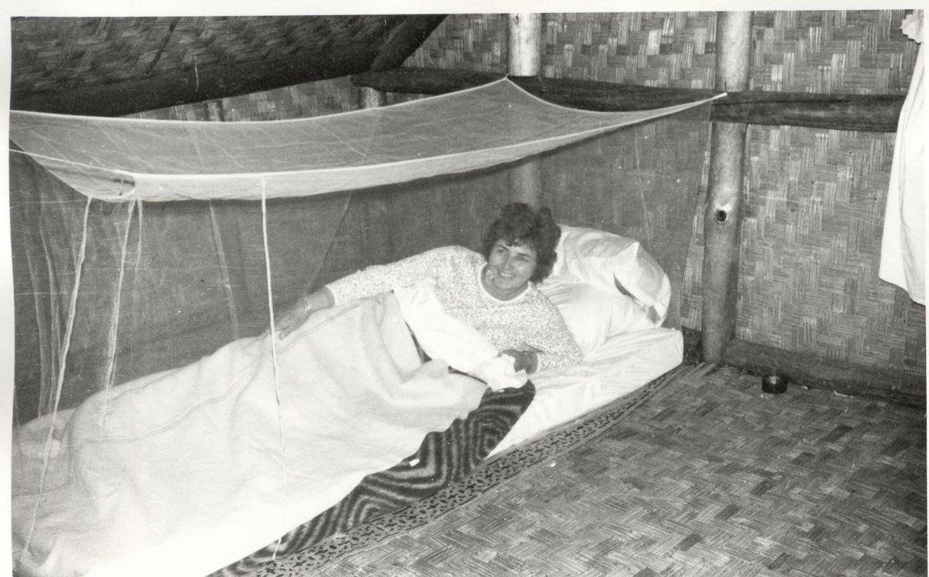 BD/253/50 -
Katholieke zuster in een bed