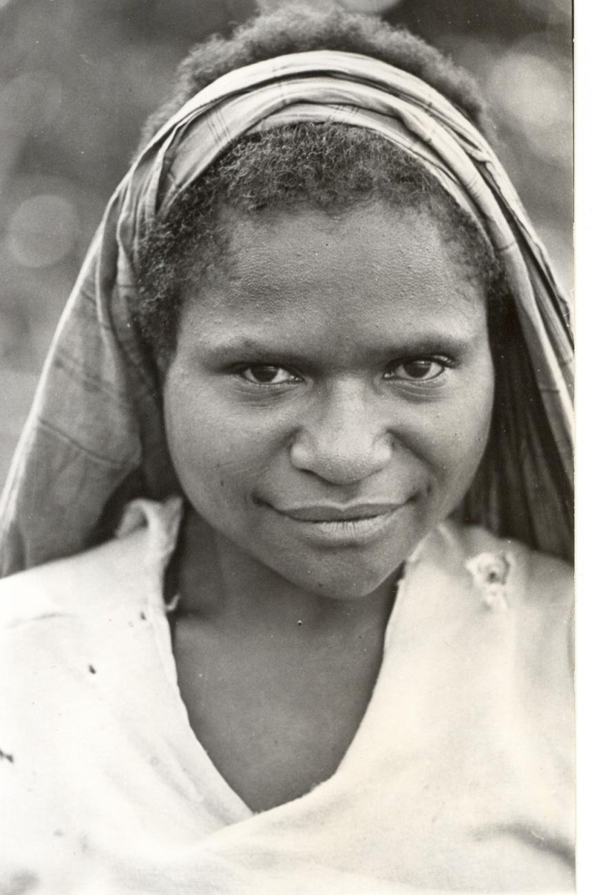 BD/253/94 -
Portret van een vrouw