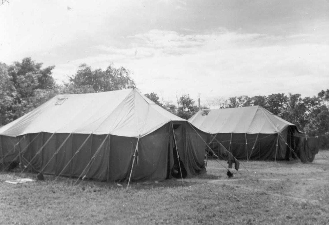 BD/277/19 -
Tenten op militair kampement