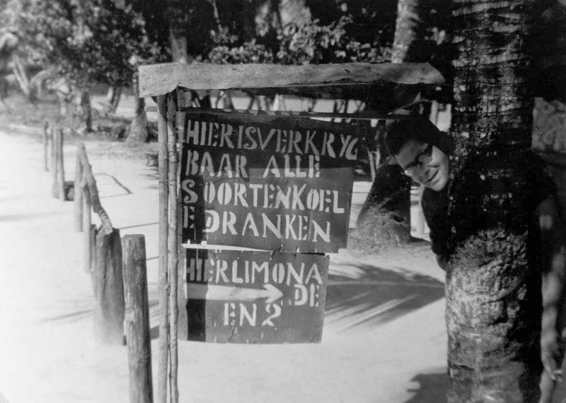 BD/277/48 - 
Reclamebord en man
