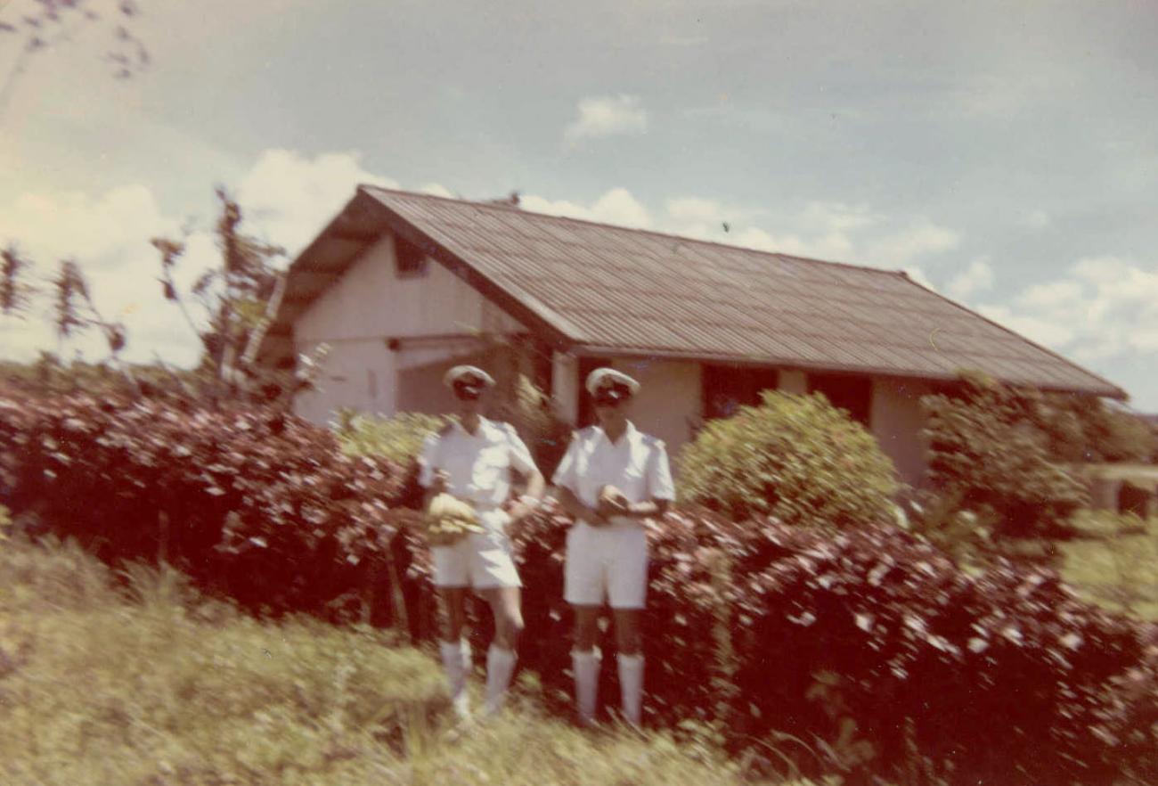 BD/277/79 -
Twee mariniers voor een huis
