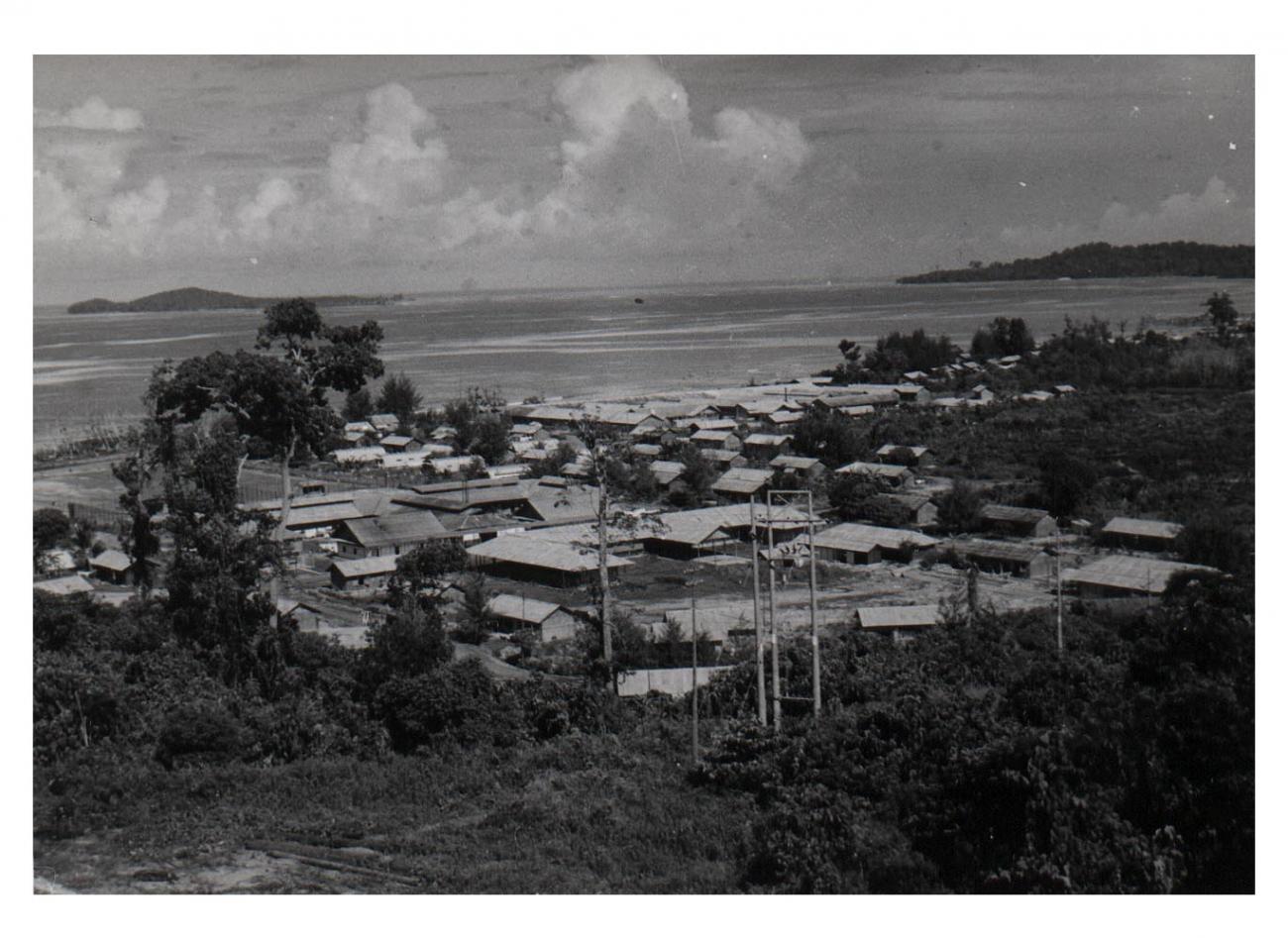 BD/54/13 -
Panorama kampong Sorong