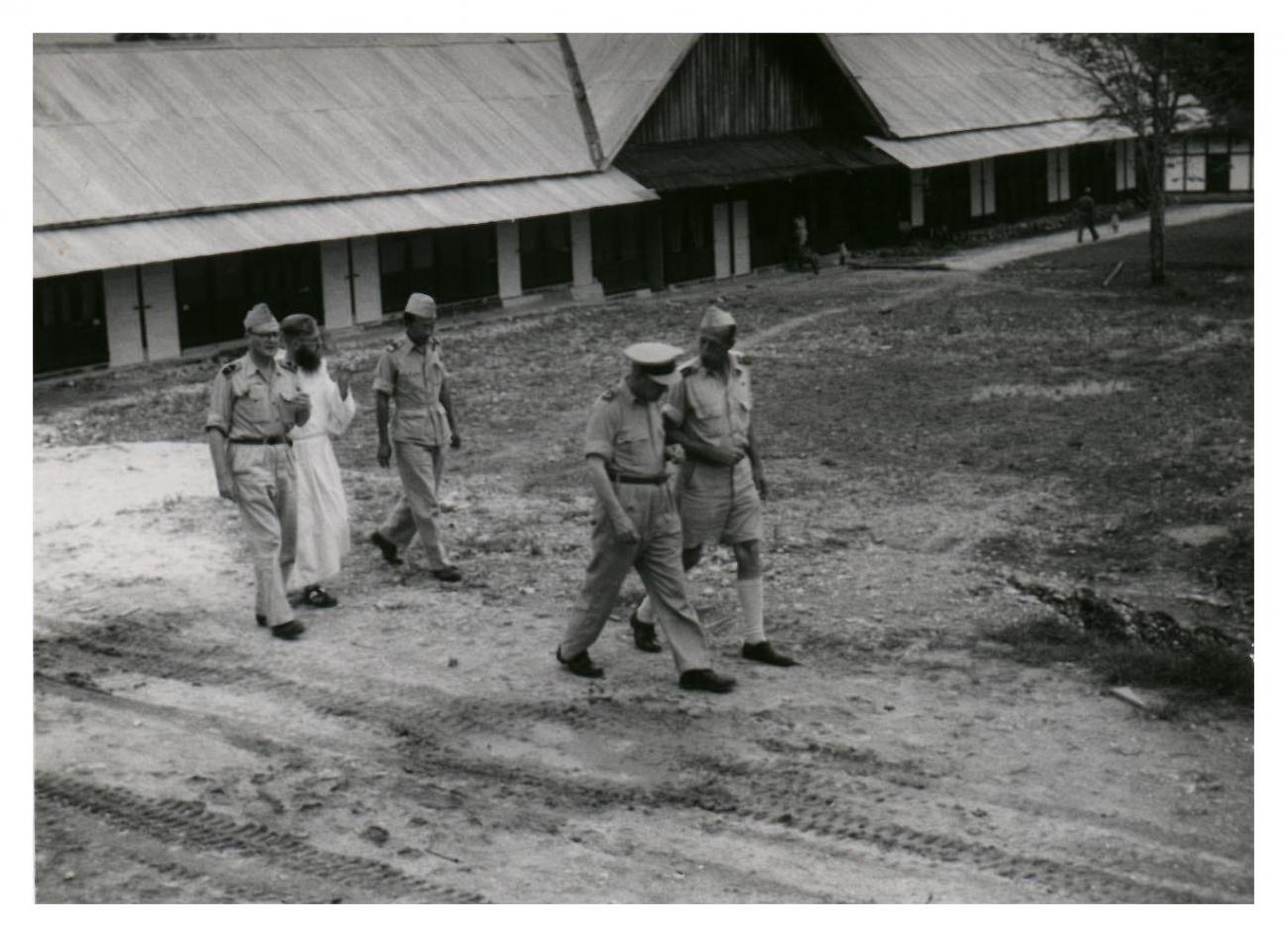 BD/54/22 -
Kampong Manokwari, Chaplain Stokman