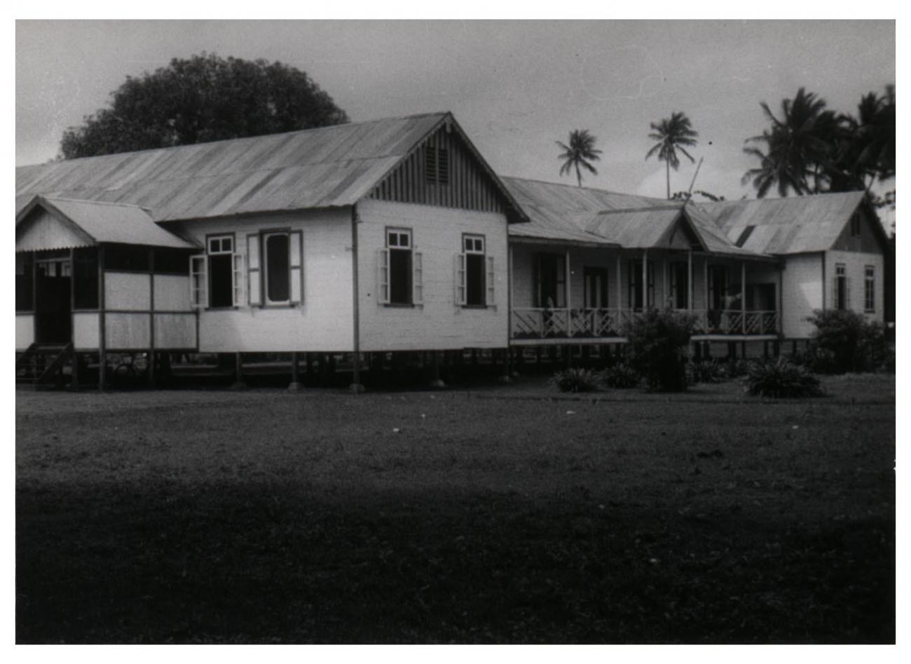 BD/54/37 - 
Missiepost te Merauke
