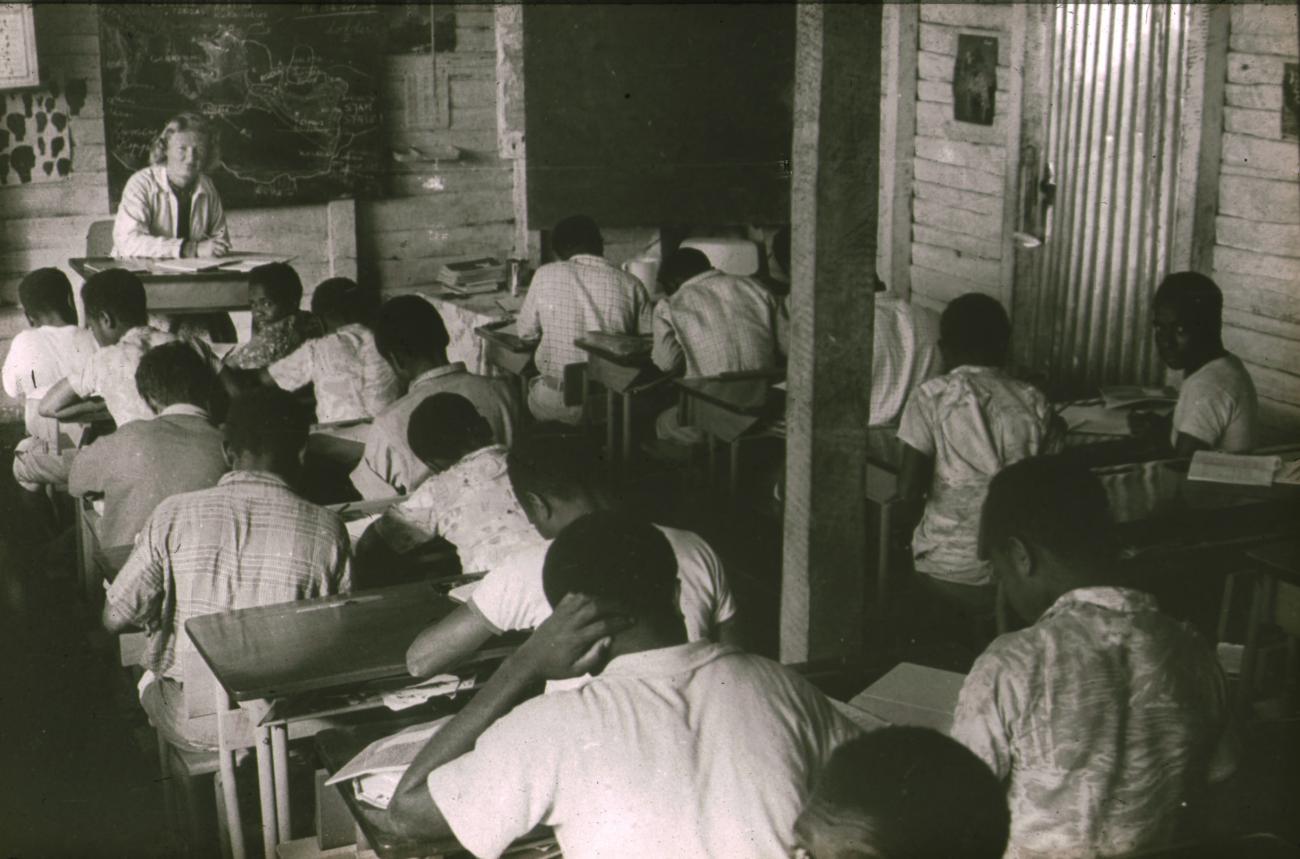 BD/248/293 -
Op school
