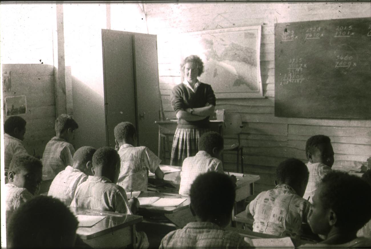 BD/248/294 -
Op school
