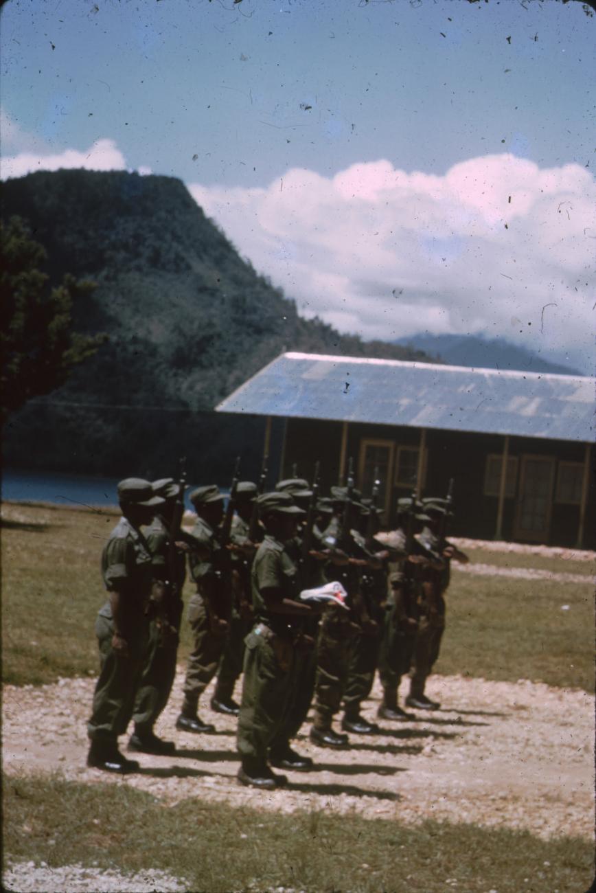 BD/248/330 -
Indonesische militaire parade