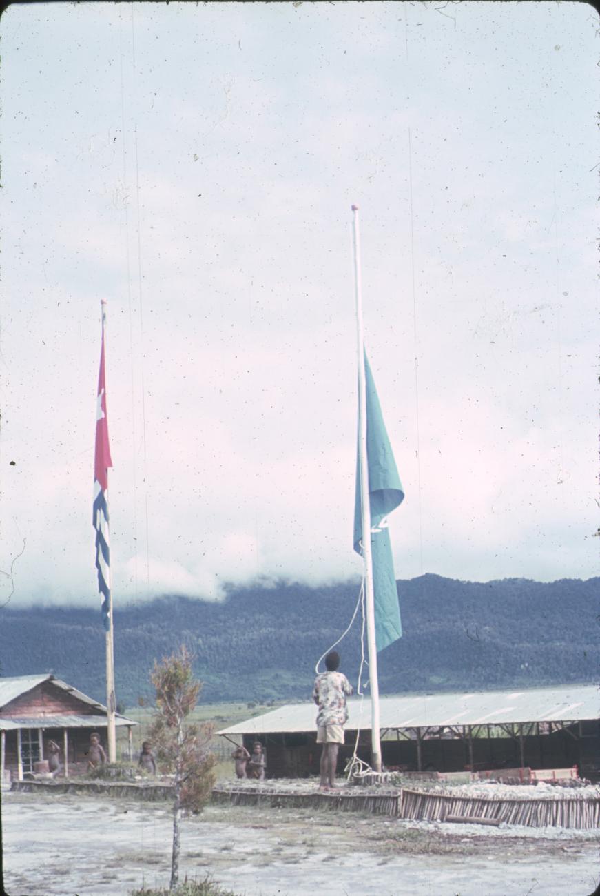 BD/248/336 -
Strijken van de VN-vlag
