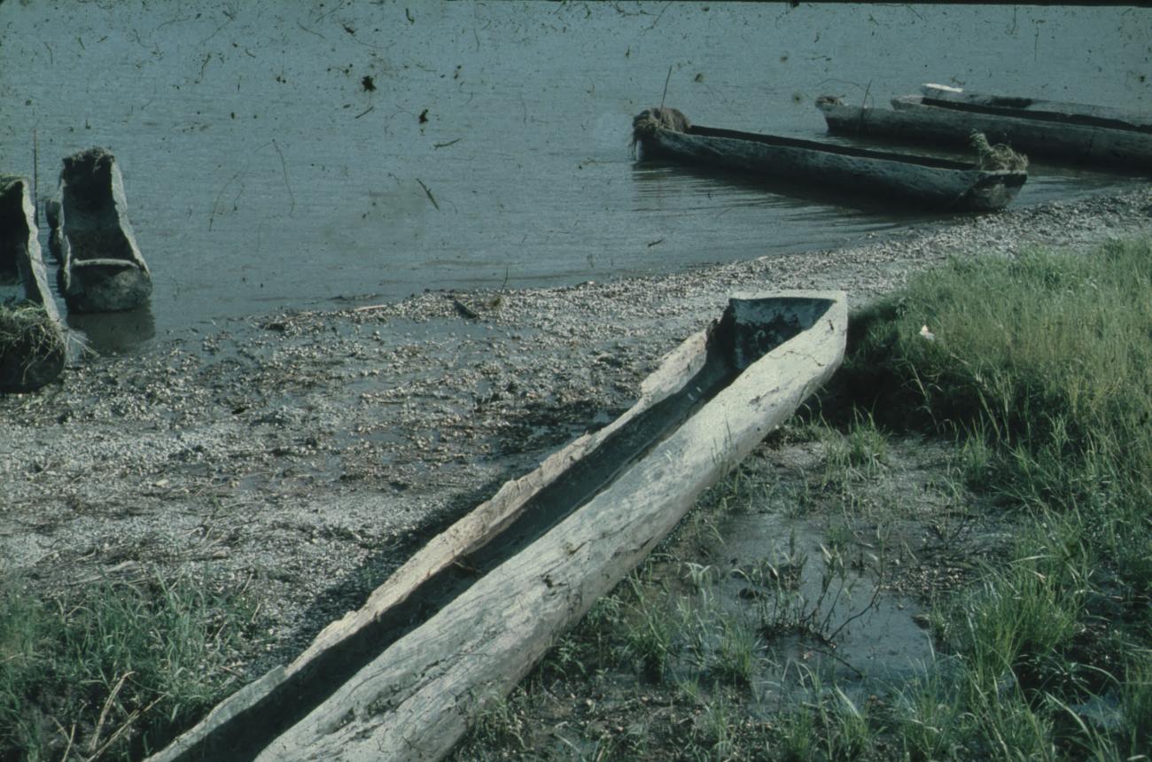 BD/248/80 - 
prauwen aan het water
