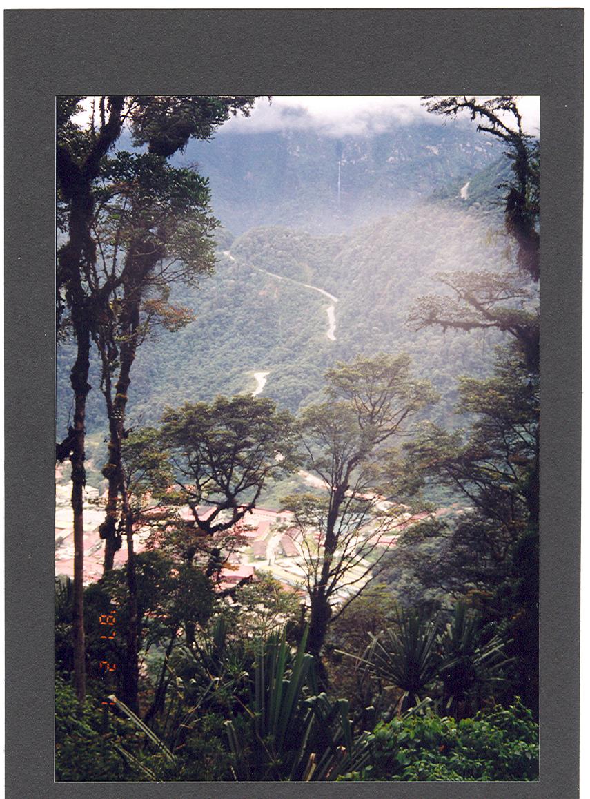 BD/269/113 -
Zicht op Tembagapura/Freeport-stad